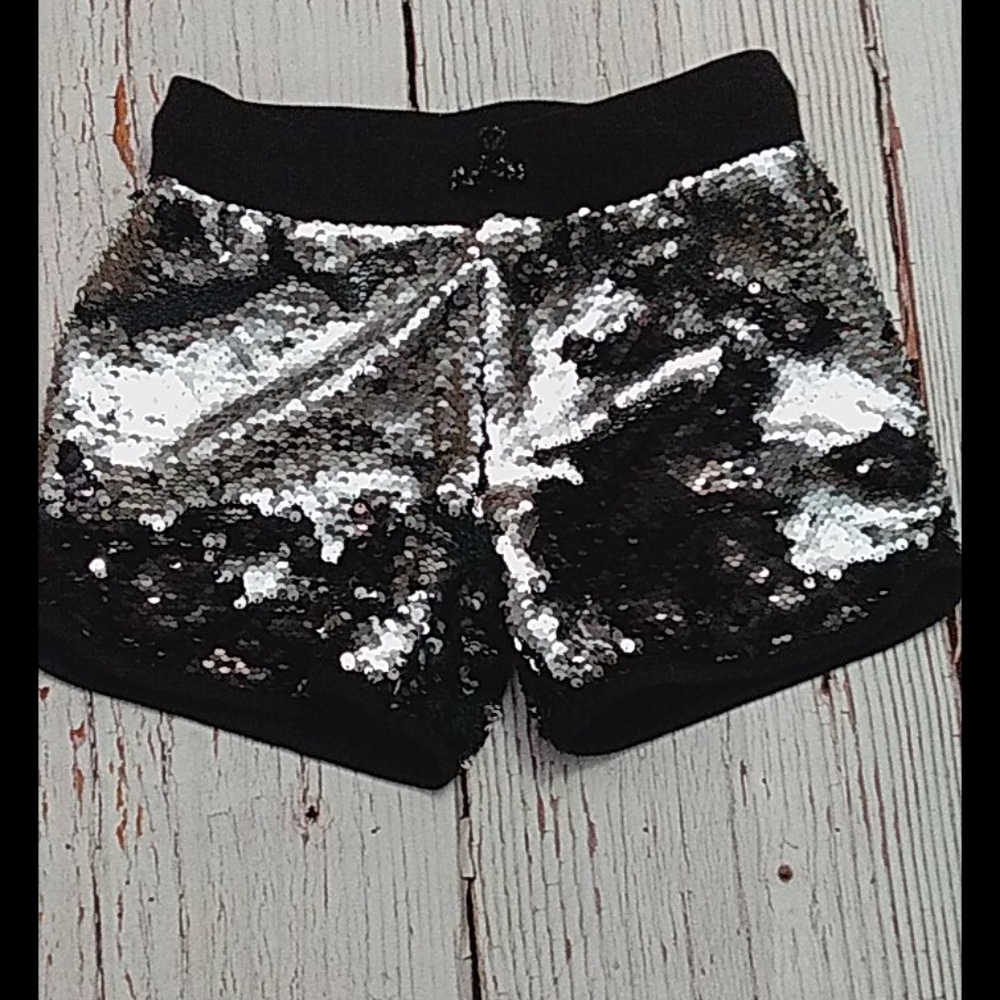 Beautiful NWOT Flip Sequin short pants